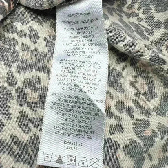 Calvin Klein Jeans | Women's Animal Print Button Down Shirt | Size Large - Picture 15 of 15